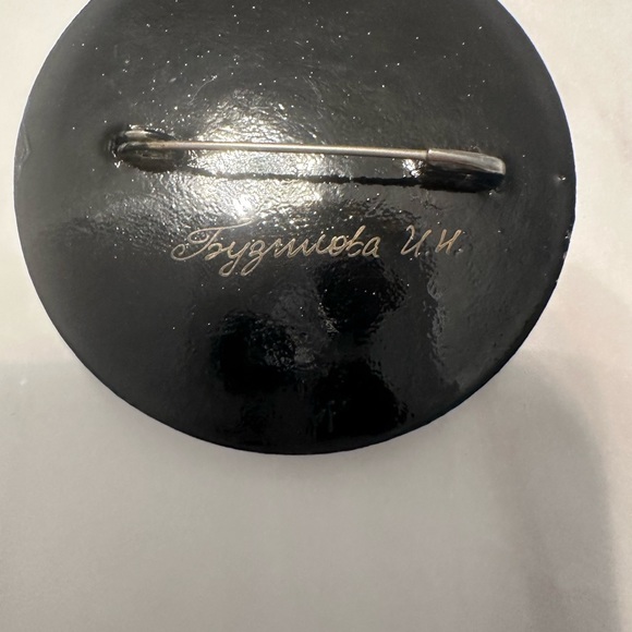 Hand painted fairytale brooch from Russia - Picture 2 of 2